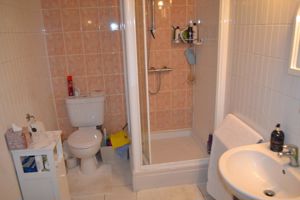 shower room - click for photo gallery